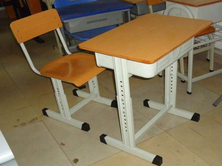 升降課桌椅
